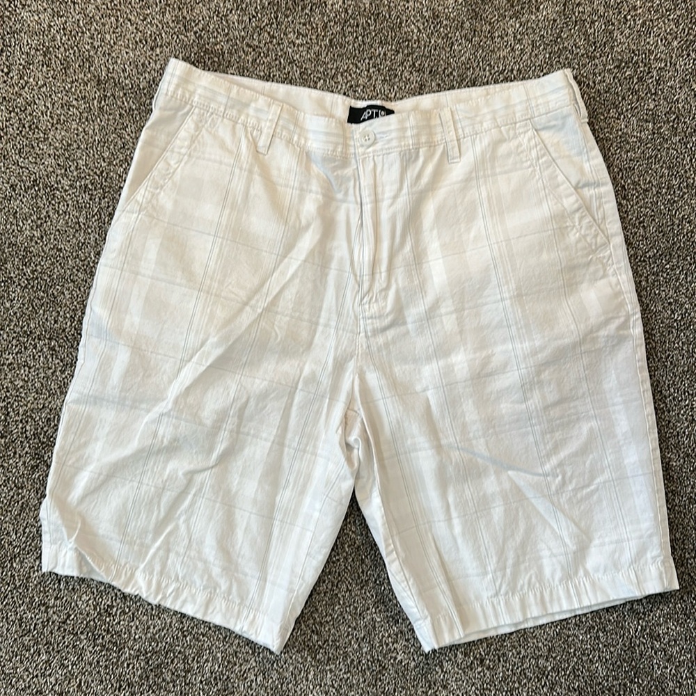 Men’s lightweight flat front shorts waist 38